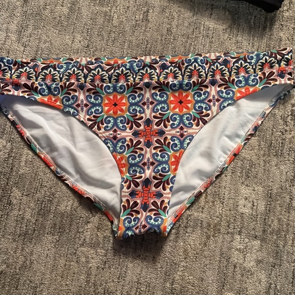 Boden NWT bikini - size 16-18 Black top and patterned bottom Swimwear - Picture 2 of 9